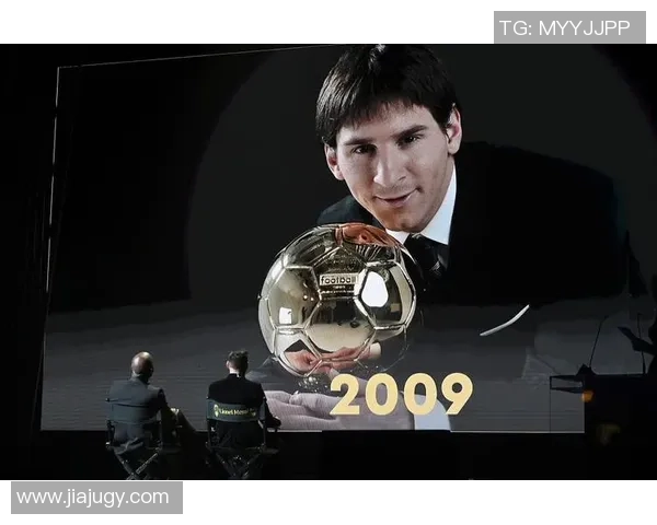 十位足球明星的传奇足迹与辉煌瞬间回顾